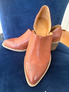 Universal Thread Brown Pointed Toe Leather Ankle Booties